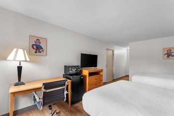 Room, 2 Queen Beds, Non Smoking (Mobility, Walk-In Shower w Grab Bars)