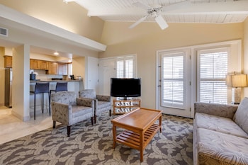 Suite, 1 King Bed, Accessible, Kitchen (with Sofabed, Full Kitchen)