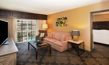 Junior Suite, 1 King Bed, Non Smoking, Pool View