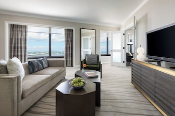 Suite, 1 King Bed, River View