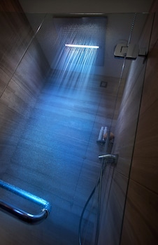 Executive Double Room with Steam Bath, Whirlpool Tub, and Wellness Area Access