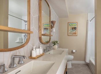 Deluxe Room, 2 Queen Beds (Ocean View Pet-Friendly)
