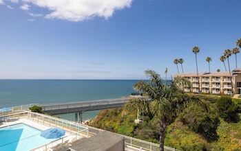 Suite, 1 King Bed with Sofa bed, Accessible (Ocean View)