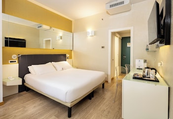 Standard Room, 1 Queen Bed