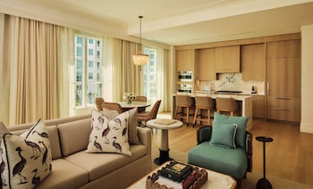 Suite, 1 King Bed, Garden View