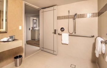 Room, 2 Queen Beds, Accessible (Roll-in Shower)