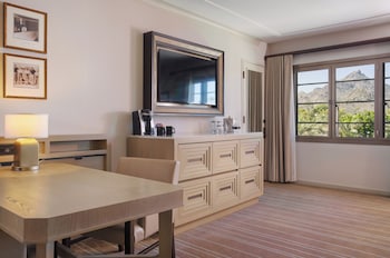 Room, 1 King Bed, Accessible, Bathtub (Mobility)