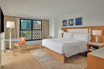 Room, 1 King Bed, Smoking, Resort View