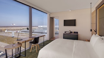 Executive Room, 1 King Bed (Runway)