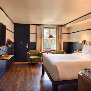 Room, 1 King Bed, Mobility Accessible (Pool)