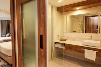 Deluxe River View (Non-Smoking Room)