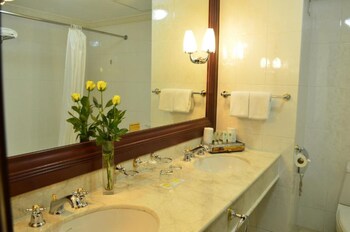 Executive Suite River (Non-Smoking Room)