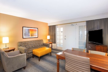 Suite, 1 Double Bed, Accessible, Non Smoking (Mobility & Hearing, Roll-in Shower)