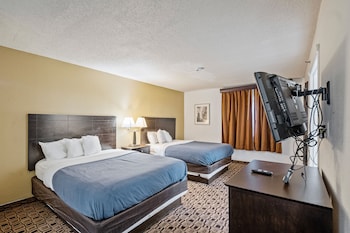 Deluxe Suite 2 Queen Bed with Sofa Non-Smoking Oversized