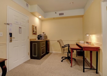 Spa Suite | Two Queen | Fireplace