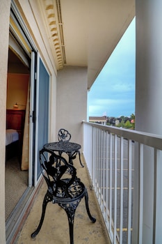 Spa Suite | King | Fireplace | Balcony