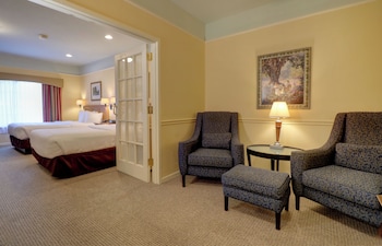 Spa Suite | Two Queen | Fireplace