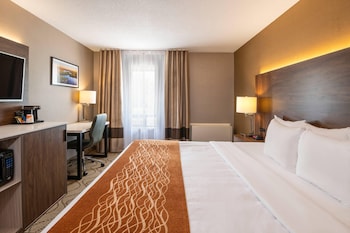 Standard room, 1 King Bed, Nonsmoking/Upper Floor