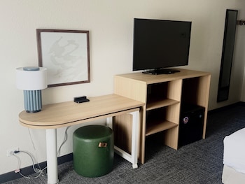 Room, 1 King Bed, Accessible, Bathtub (Mobility)