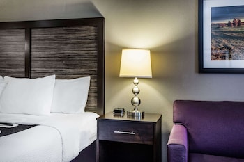 Deluxe Suite, 1 King Bed, Accessible, Non Smoking (Mobility Accessible)