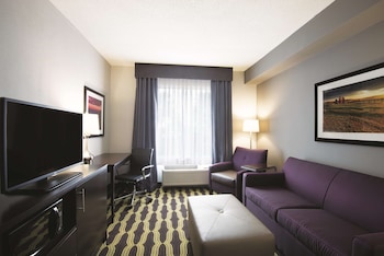Deluxe Suite, 1 King Bed, Accessible, Non Smoking (Mobility Accessible)