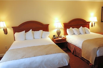Suite, 2 Queen Beds, Accessible, Fireplace