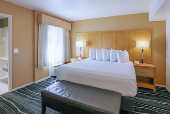 2 King Beds and 1 Sofa Bed, Two-Bedroom, Suite, Non-Smoking
