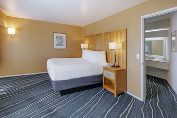 2 King Beds and 1 Sofa Bed, Two-Bedroom, Suite, Non-Smoking