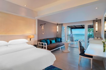 Room, 1 King Bed, Balcony (Deluxe, 1 King Bed)