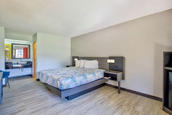 Standard Room, 1 King Bed, Smoking