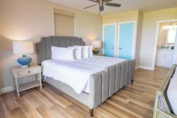 Studio Suite, 1 King Bed (Hillside)