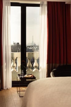 Junior Suite - Eiffel Tower view