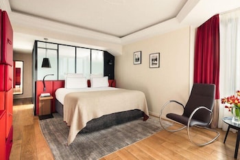 Privilege Room - Eiffel Tower View & Balcony