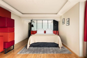 Privilege Room - Eiffel Tower View & Balcony