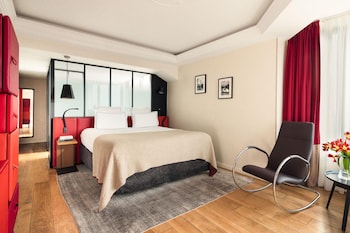 Privilege Room - Eiffel Tower View & Balcony