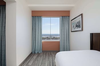 Deluxe Room, 1 King Bed, Non Smoking, Oceanfront