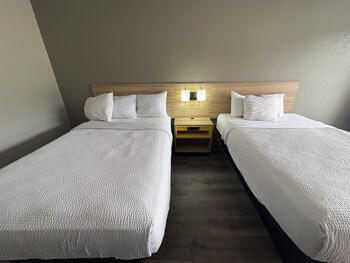 2 Double Beds, Smoking