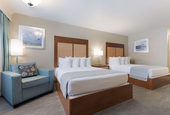 Standard Room, 2 Queen Beds, Refrigerator & Microwave, Poolside