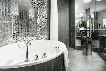 Suite, 1 King Bed, City View