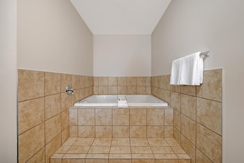 Suite, 1 King Bed, Non Smoking, Jetted Tub (Full Kitchen)