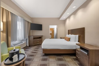 Standard Room, 1 Queen Bed, Non Smoking, Refrigerator & Microwave