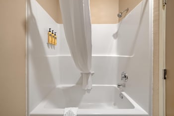 Standard Room, 1 Queen Bed, Non Smoking, Refrigerator & Microwave