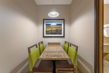 Suite, 1 King Bed, Non Smoking, Jetted Tub (Full Kitchen)