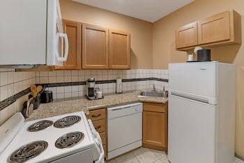 Suite, 1 King Bed, Non Smoking, Jetted Tub (Full Kitchen)
