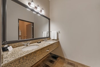 Suite, 1 King Bed, Non Smoking, Kitchen (with Sofabed, Full Kitchen)