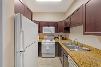 Standard Apartment, 1 King Bed, Non Smoking, Kitchen (Full Kitchen)