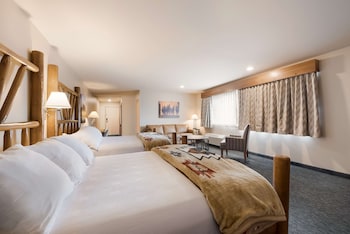 Suite, 2 Queen Beds, Non Smoking, Fireplace (Larger Room)