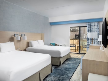 Room, 2 Queen Beds, Poolside
