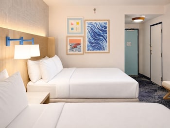 2 King Beds with Side Balcony
