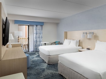 Room, 2 Queen Beds, Balcony, Pool View